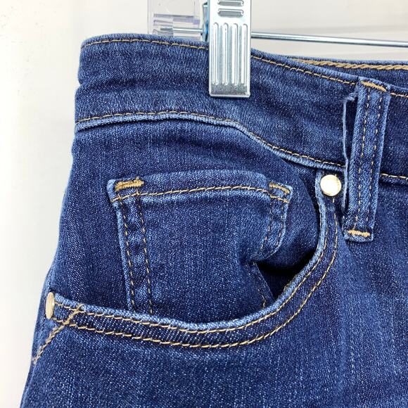 SOLD Chicos Perfect Stretch Girlfriend Short Womens Size 1 US 8 Medium Wash - Picture 6 of 8